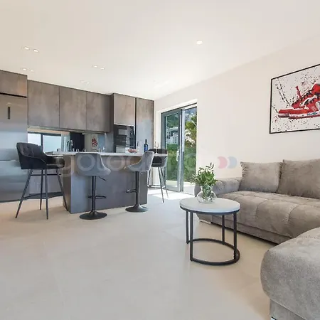 Mauro - Luxury Seaview